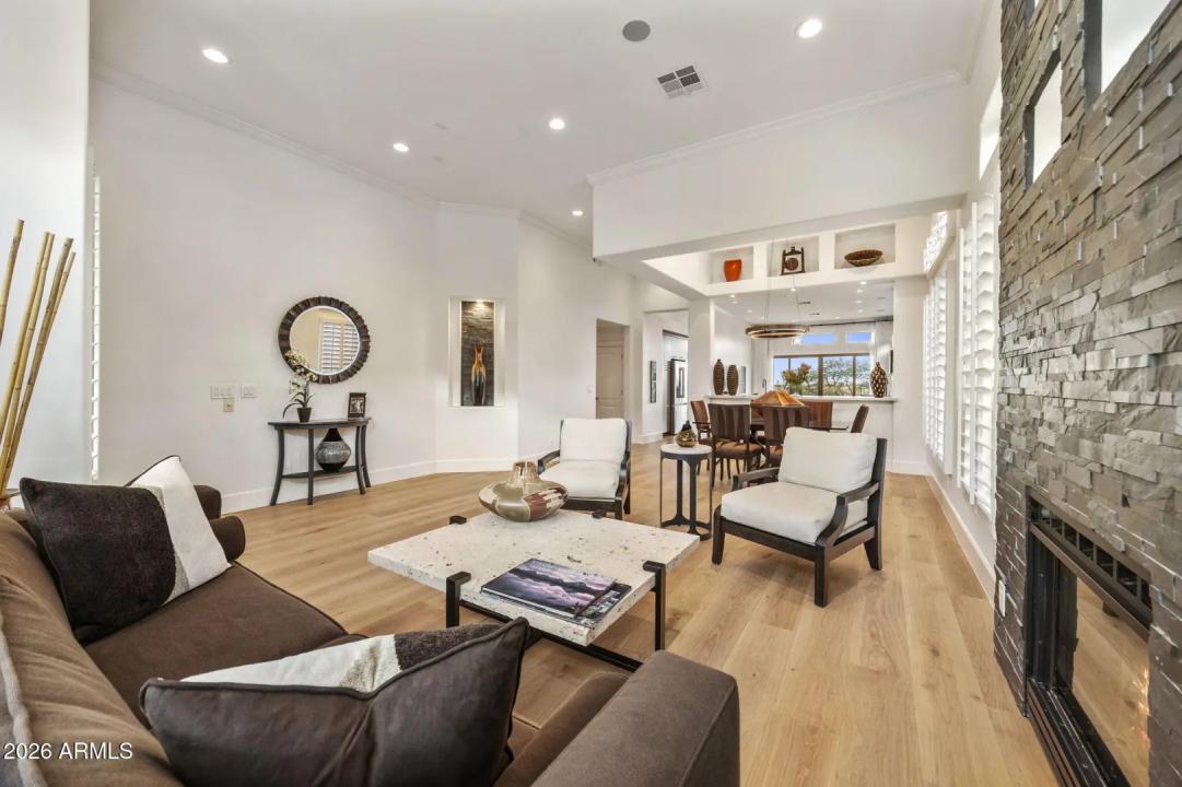 Real Estate Picture 12