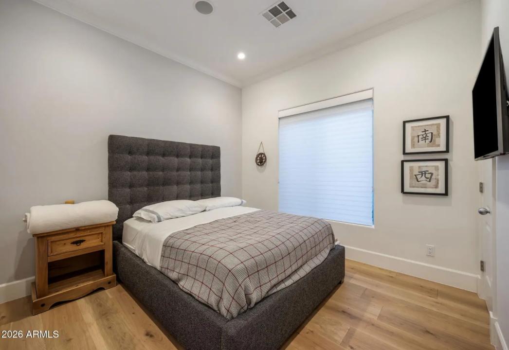 Real Estate Picture 37