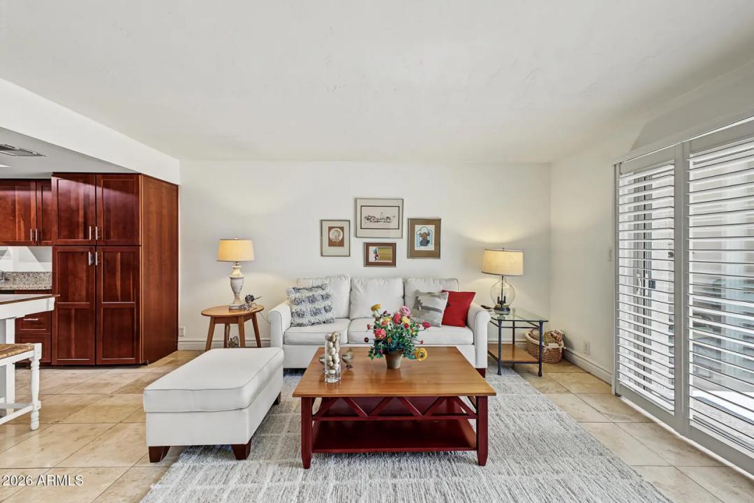 Real Estate Picture 4