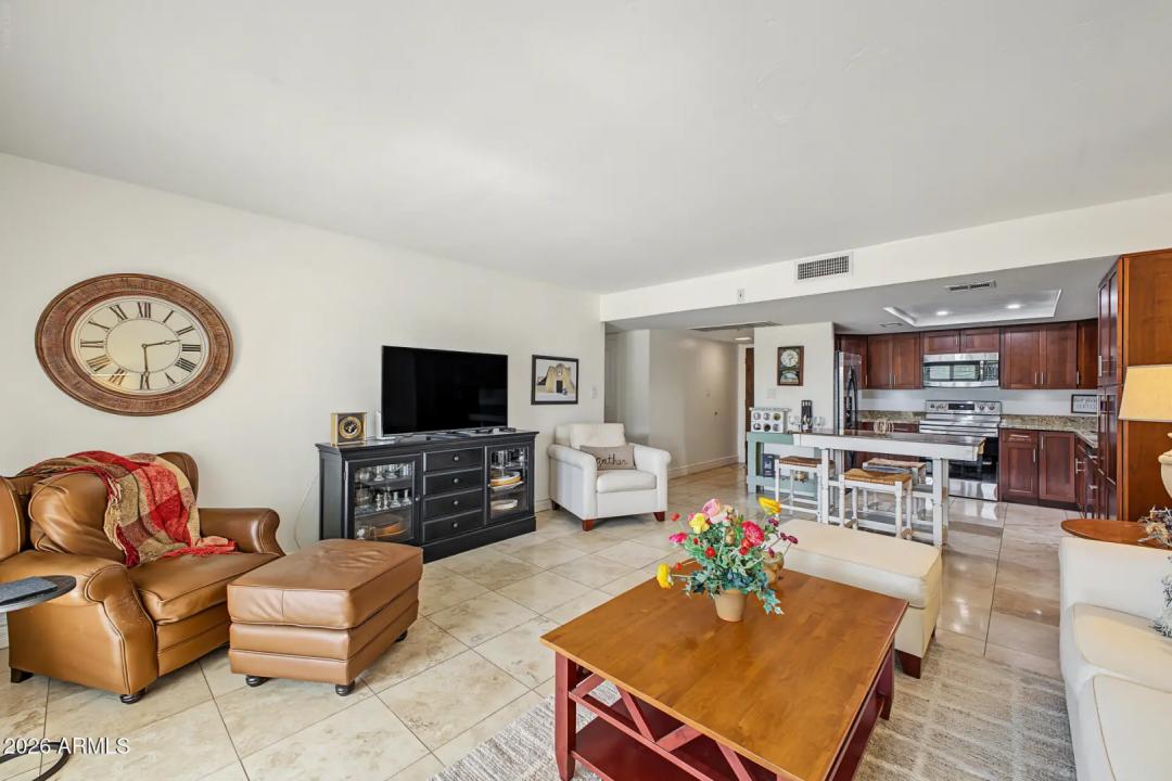 Real Estate Picture 3