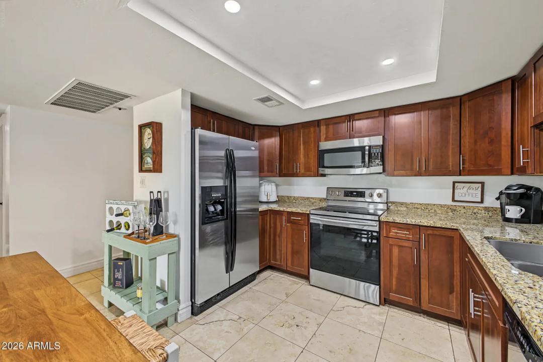 Real Estate Picture 8