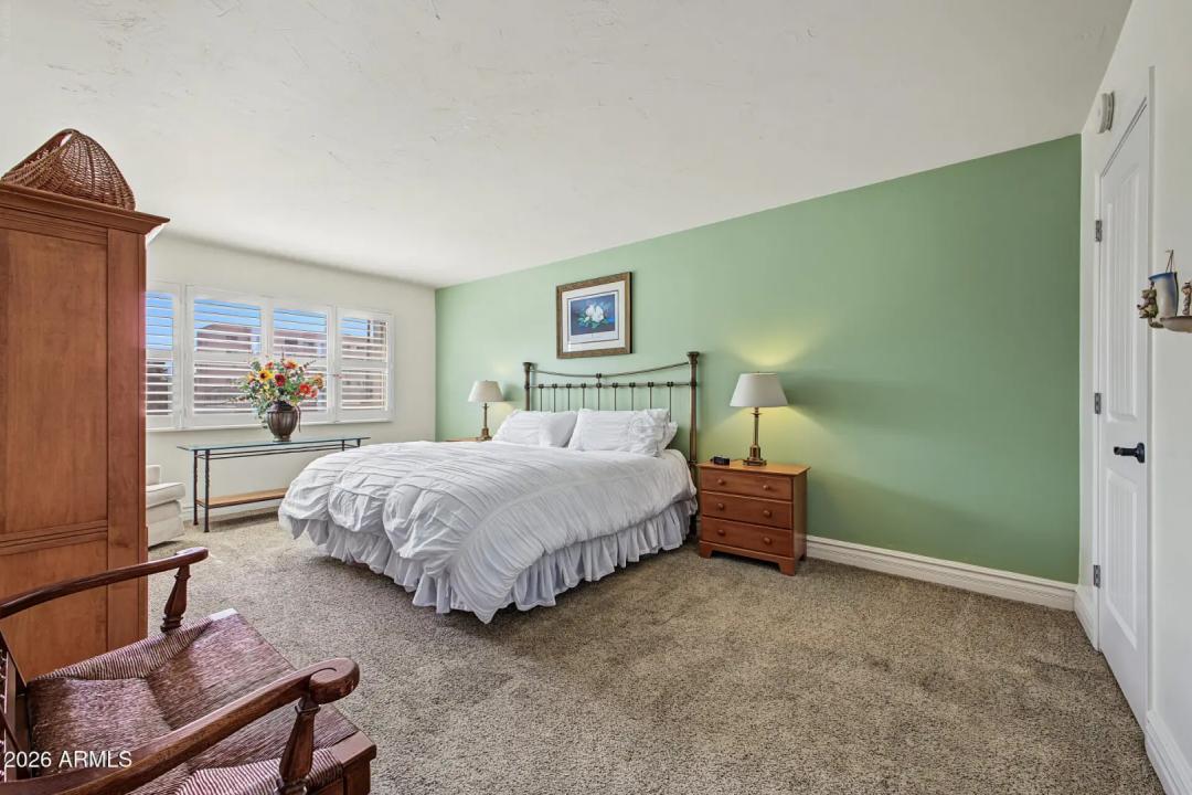 Real Estate Picture 9