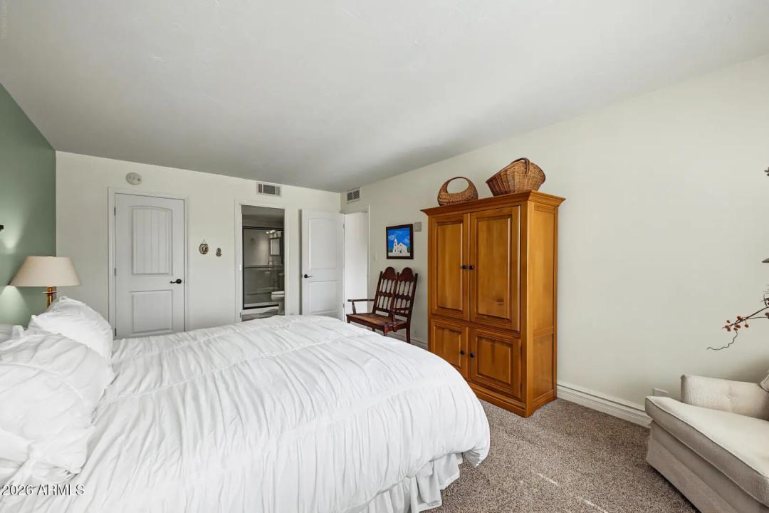 Real Estate Picture 10