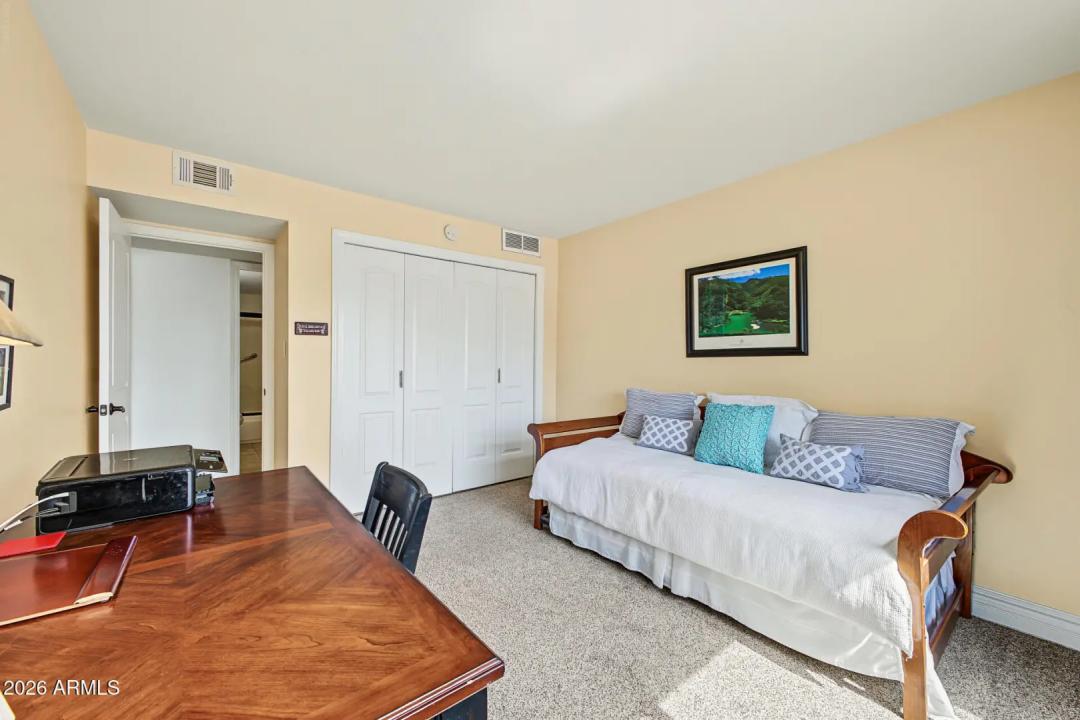 Real Estate Picture 14