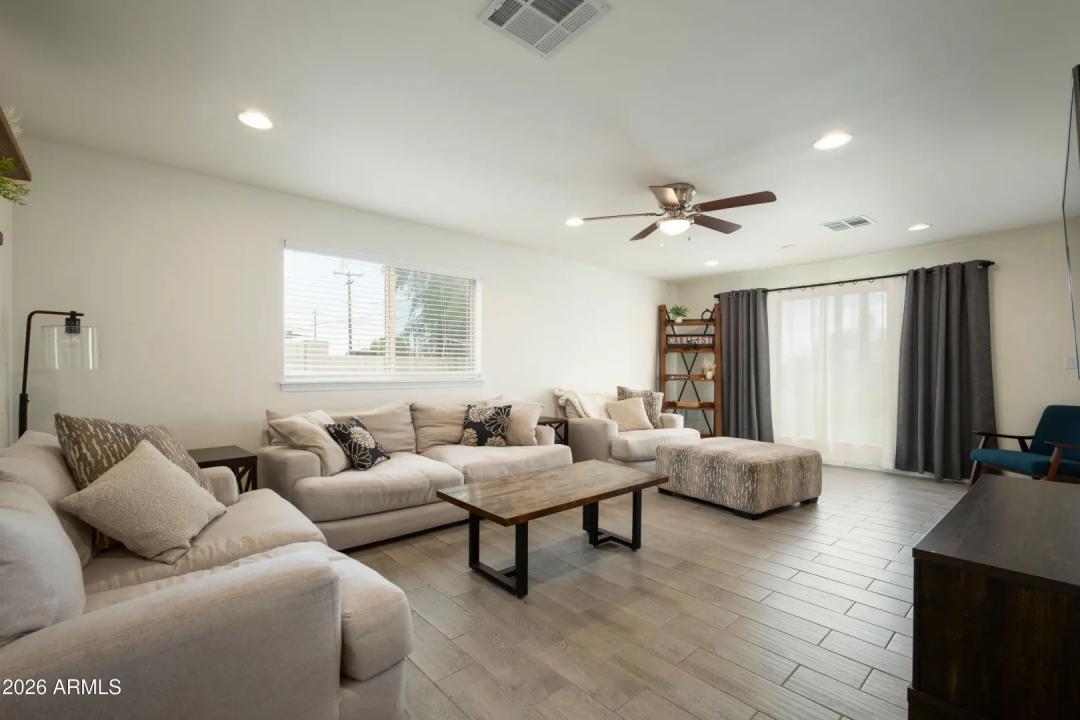 Real Estate Picture 12