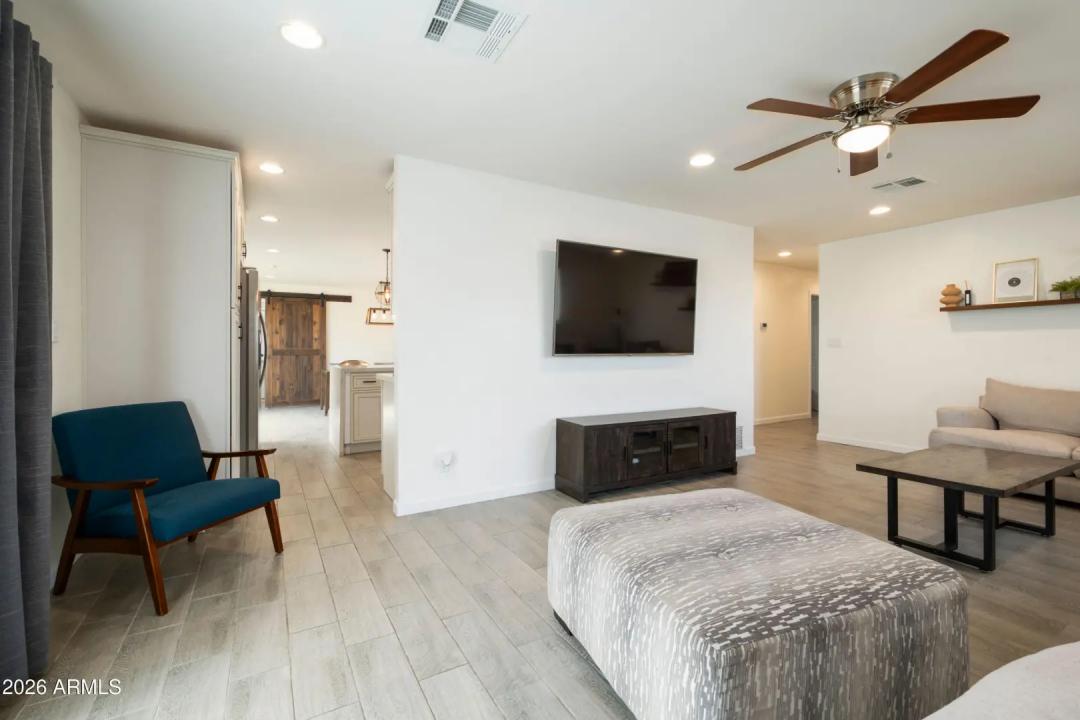Real Estate Picture 14