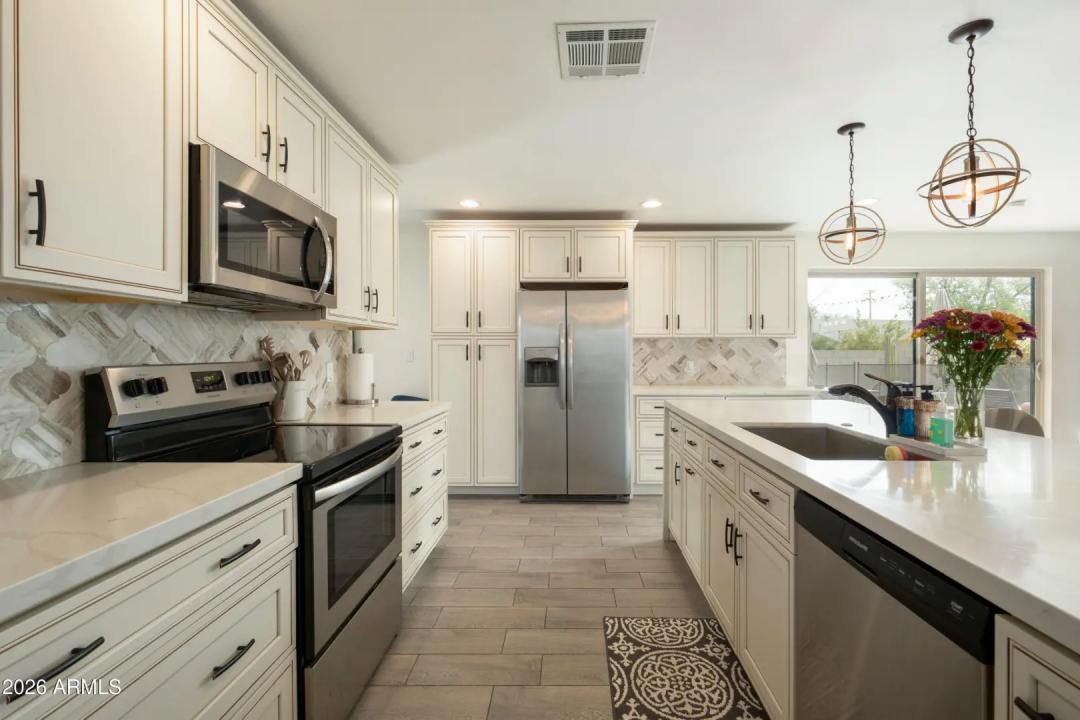 Real Estate Picture 6