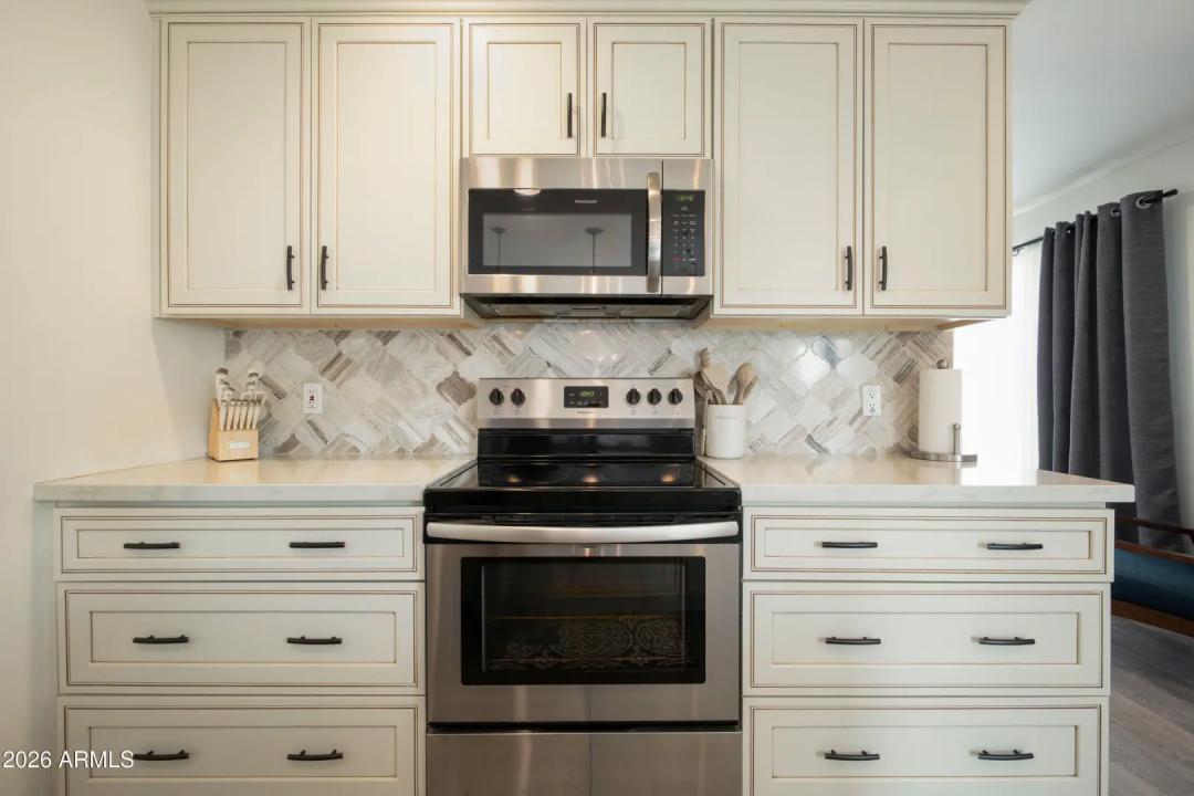 Real Estate Picture 7