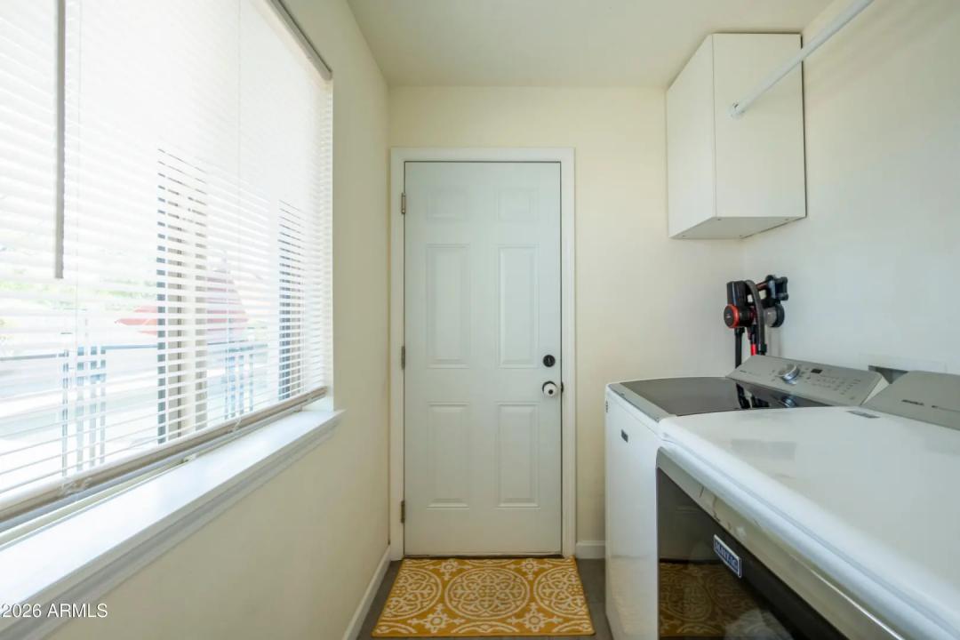 Real Estate Picture 15