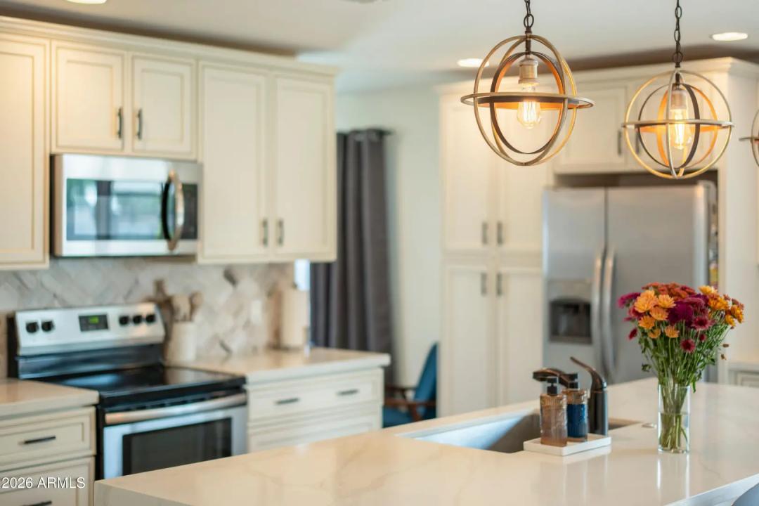 Real Estate Picture 9