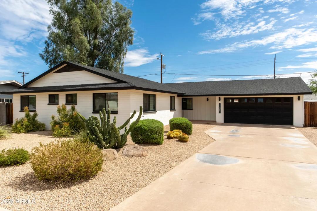 11221 N 31ST Place Phoenix AZ 85028
