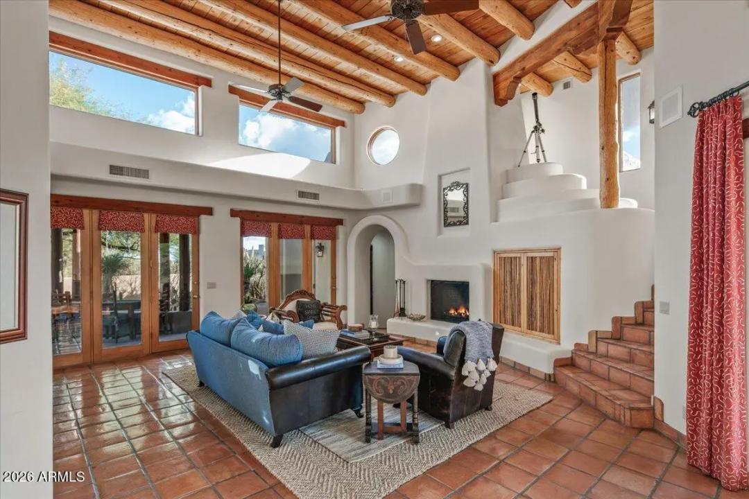 Real Estate Picture 4