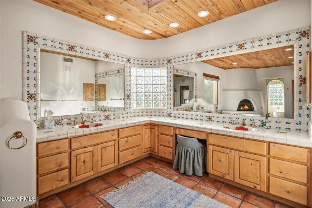 Real Estate Picture 20