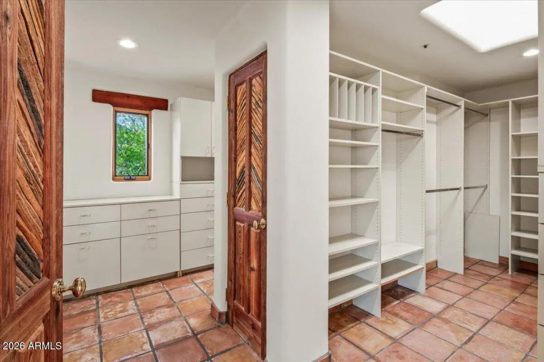 Real Estate Picture 22