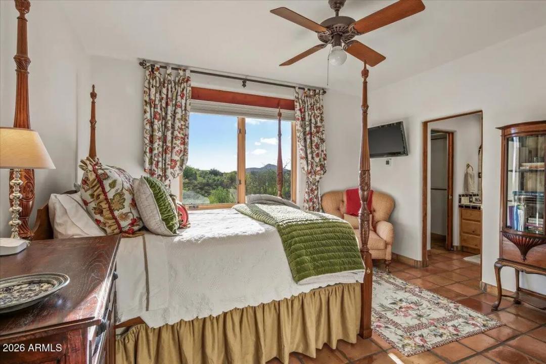 Real Estate Picture 25