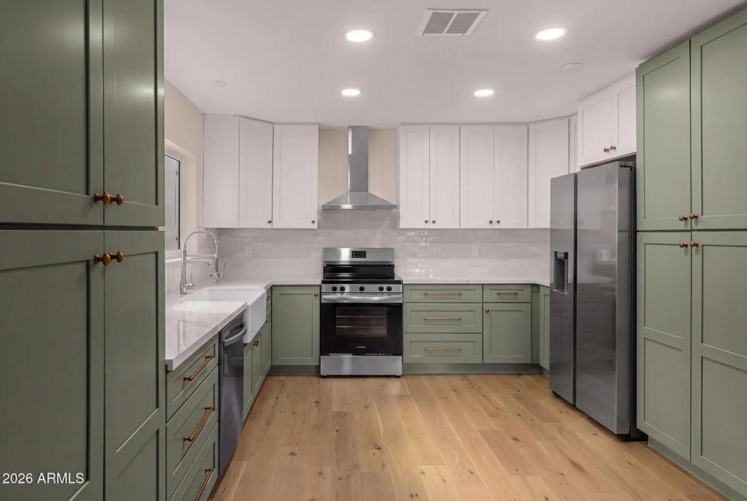 Real Estate Picture 3