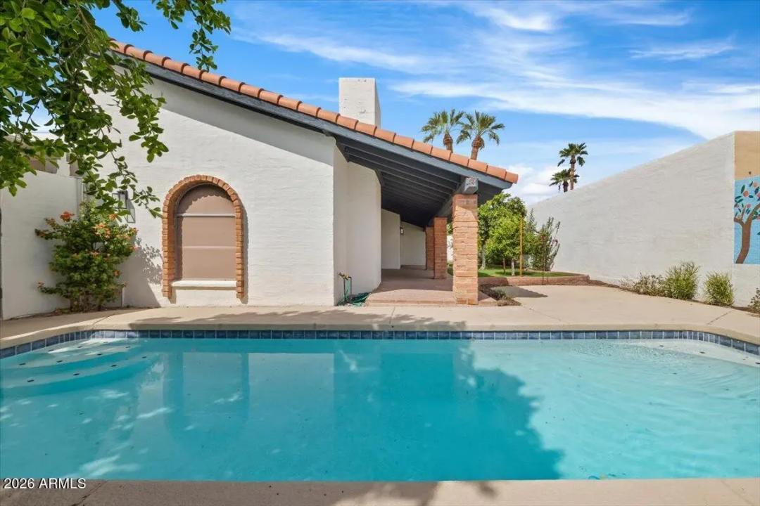 Real Estate Picture 3