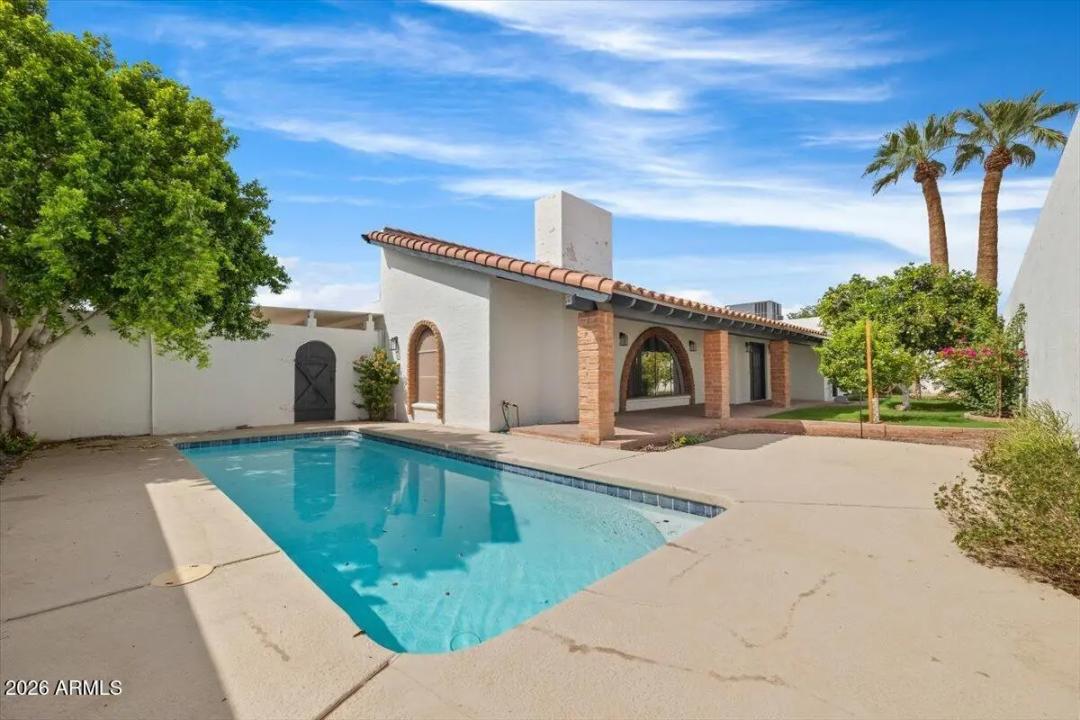 Real Estate Picture 4