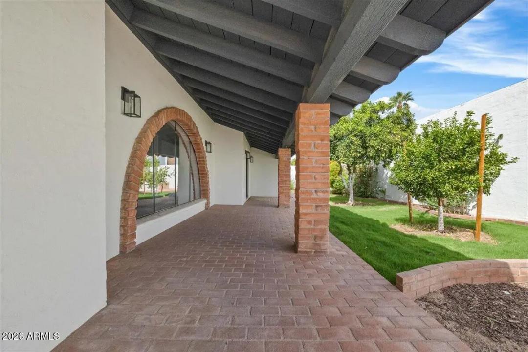 Real Estate Picture 5