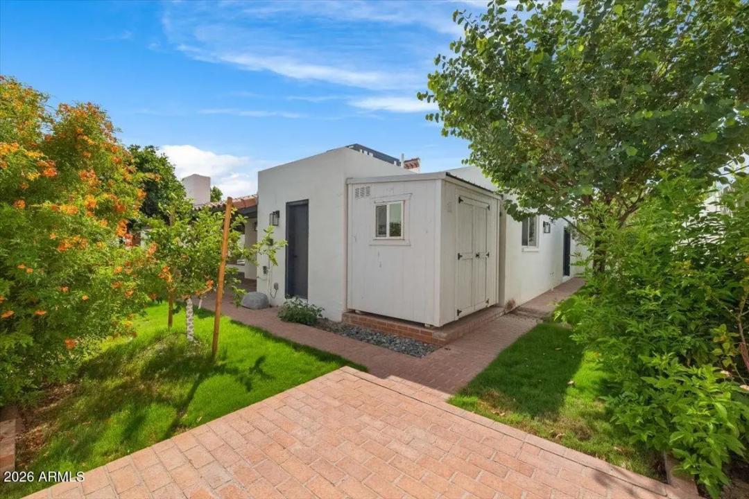 Real Estate Picture 6