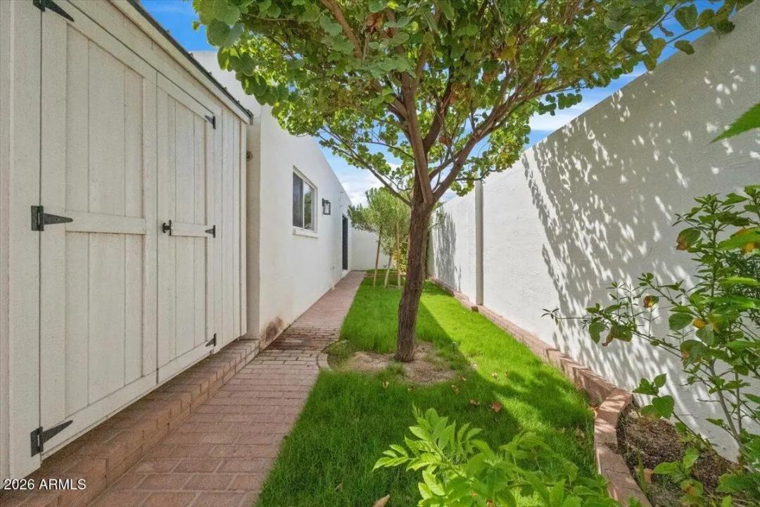 Real Estate Picture 8