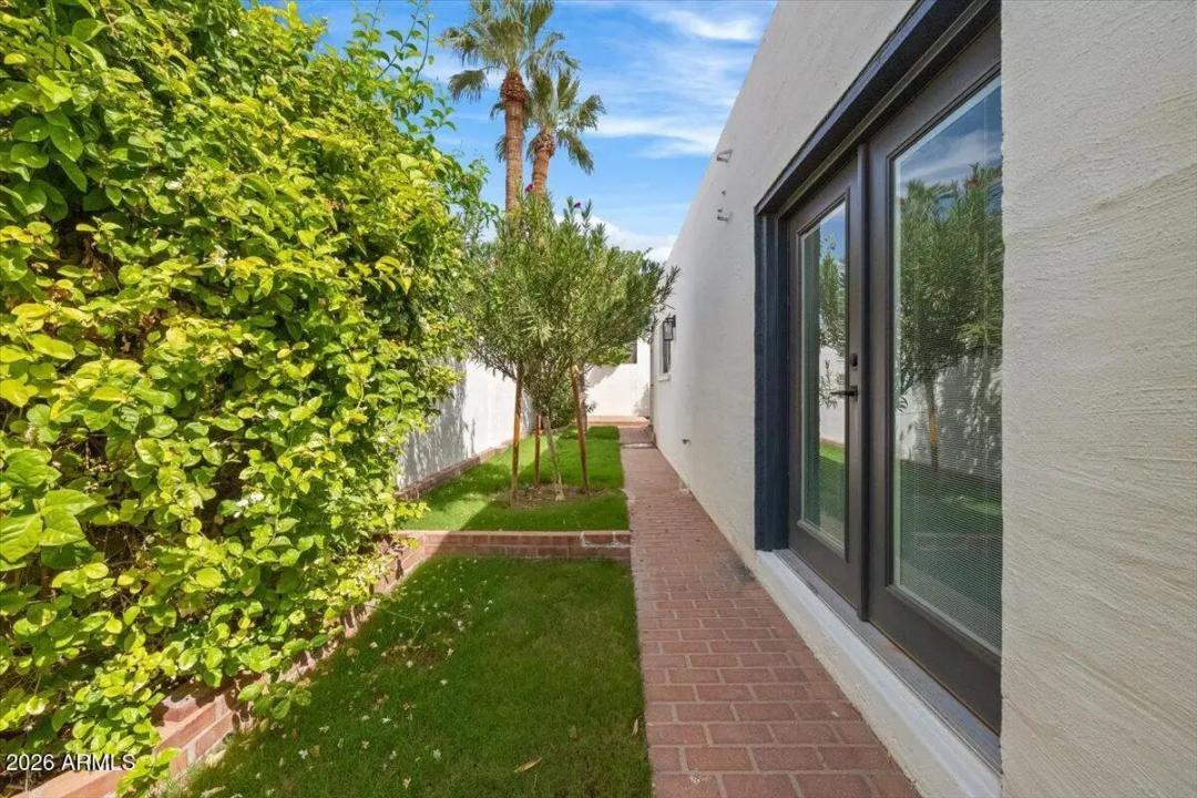 Real Estate Picture 9