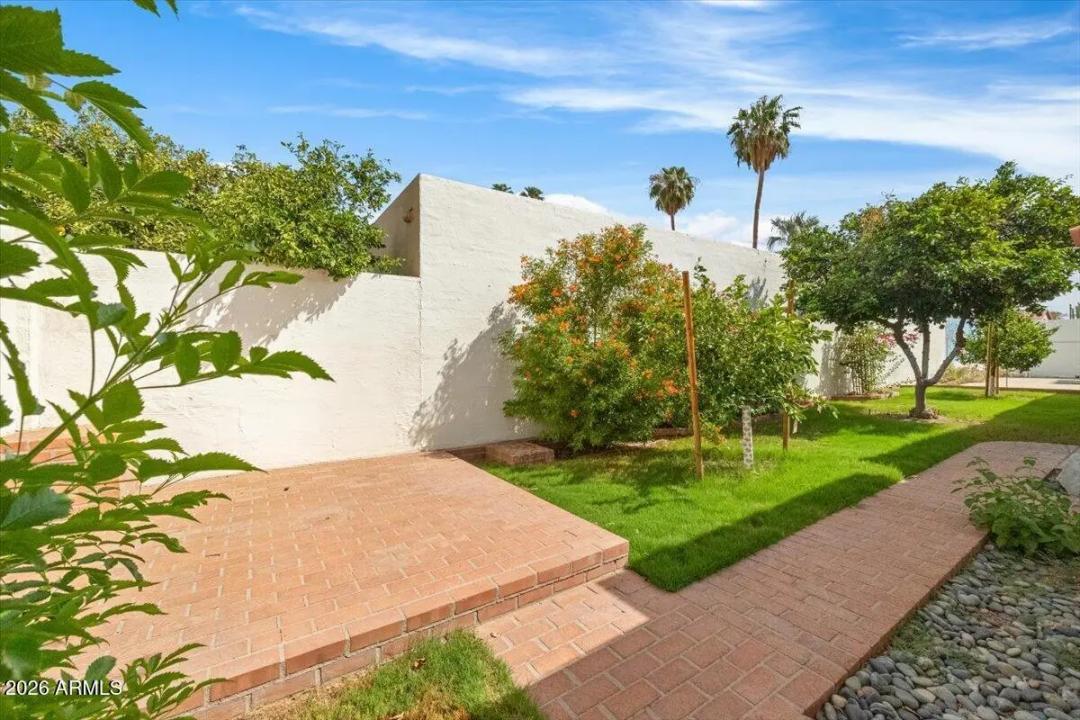 Real Estate Picture 7