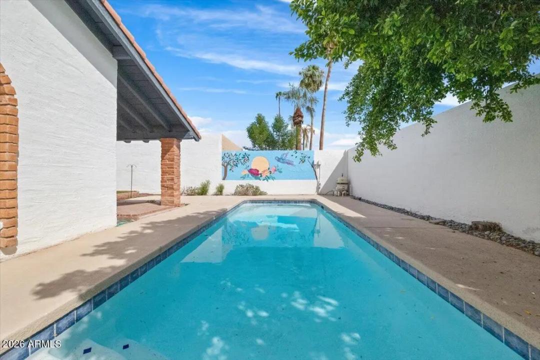 Real Estate Picture 11