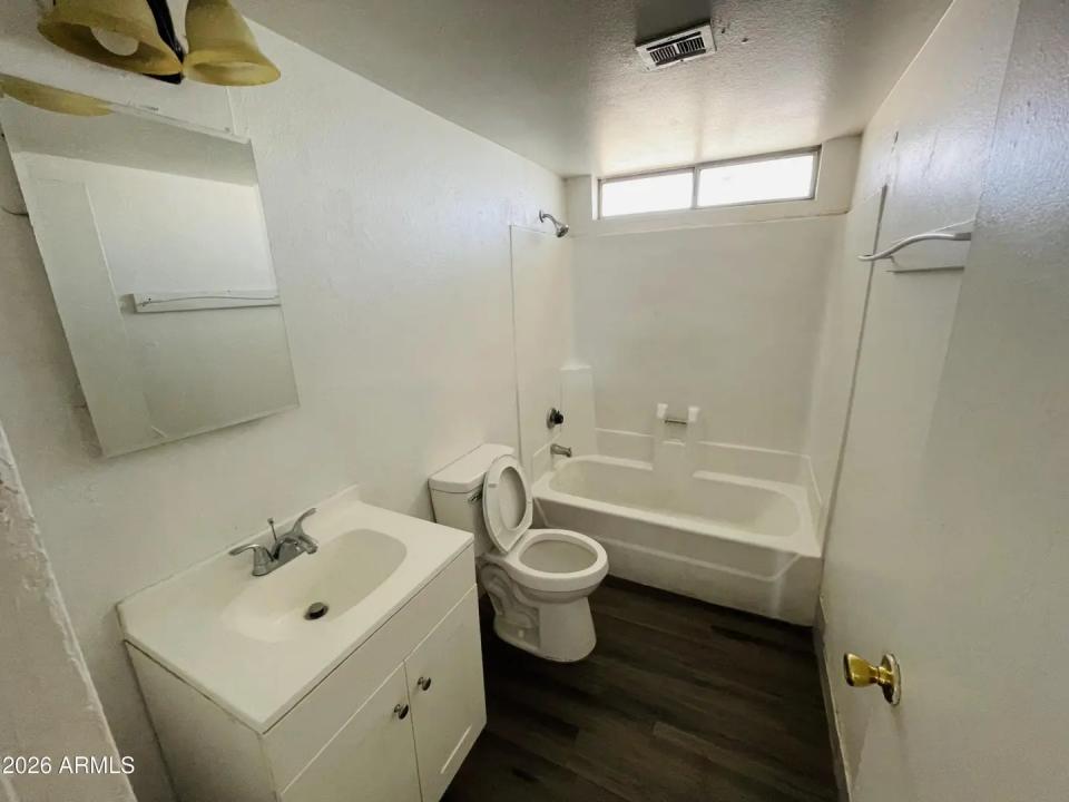 Real Estate Picture 5