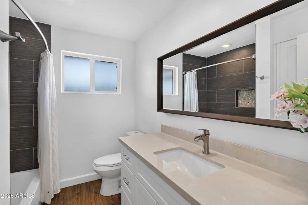 Real Estate Picture 24