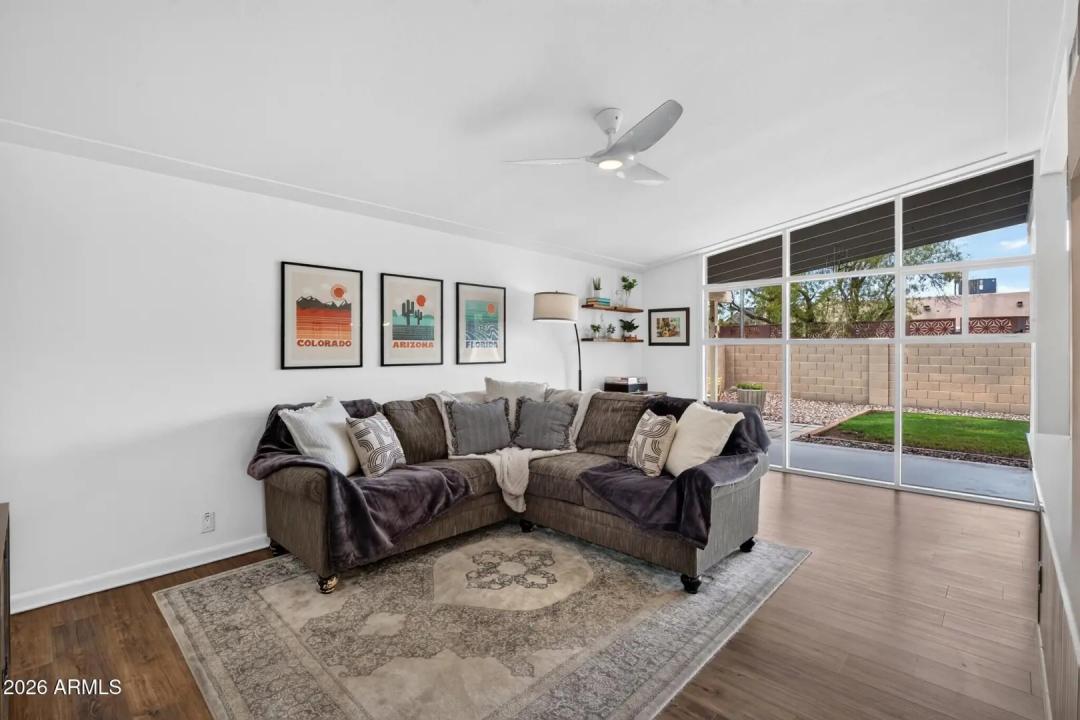Real Estate Picture 4