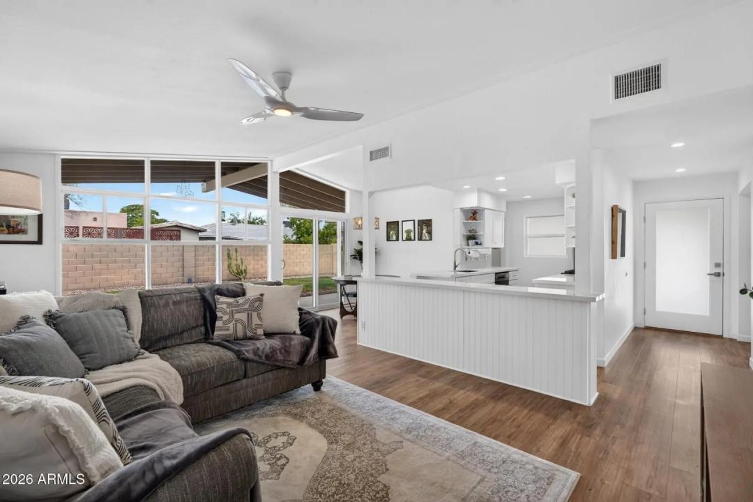 Real Estate Picture 3