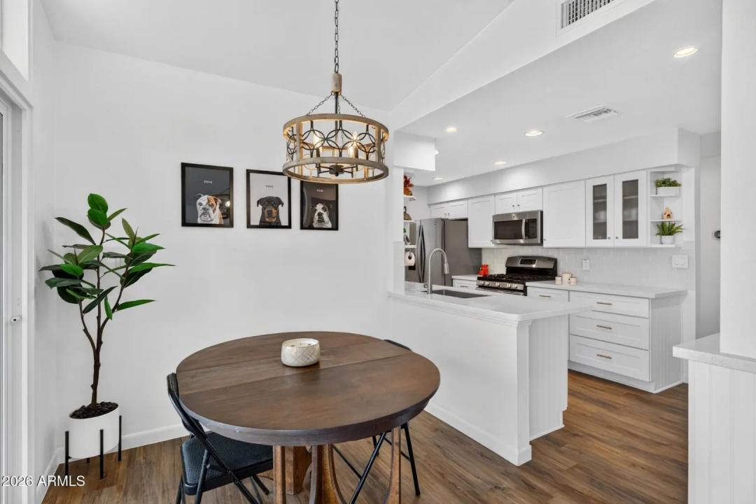 Real Estate Picture 12