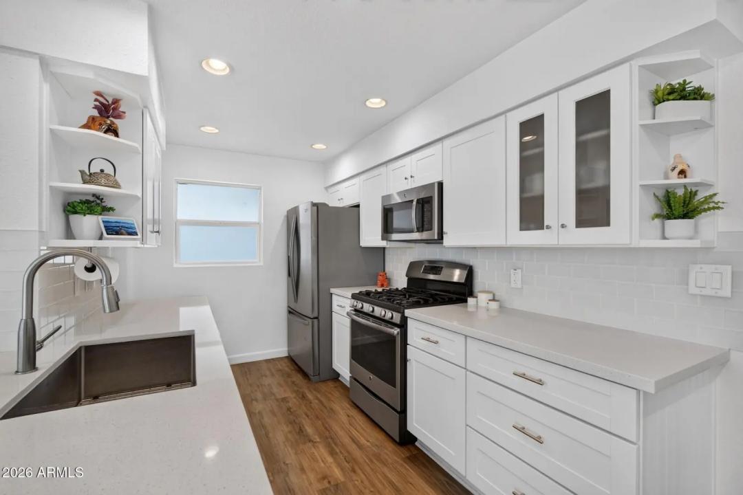 Real Estate Picture 11