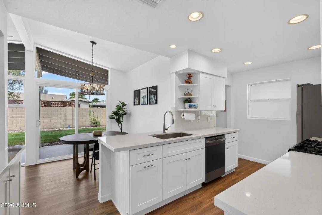 Real Estate Picture 14