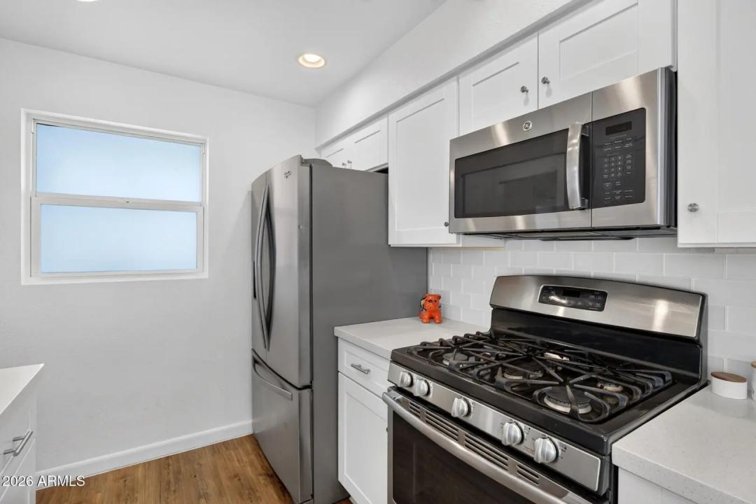 Real Estate Picture 9