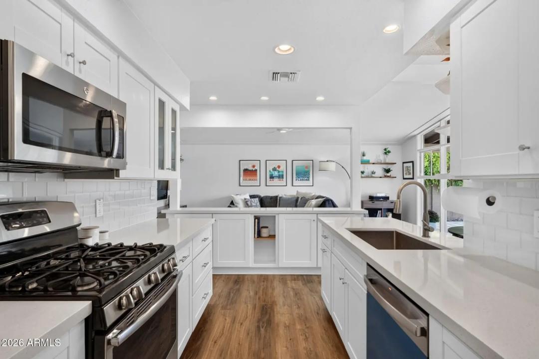 Real Estate Picture 8