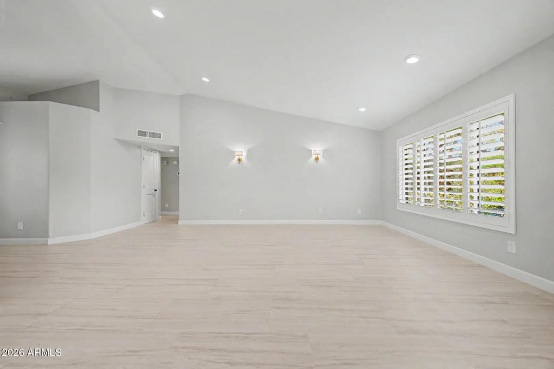 Real Estate Picture 23