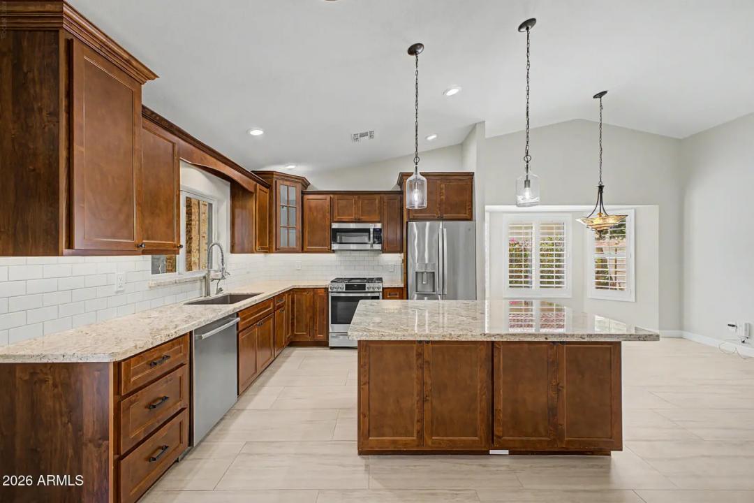Real Estate Picture 9