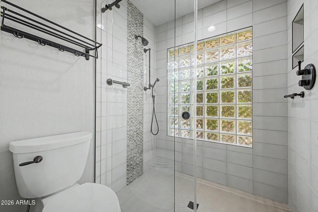 Real Estate Picture 12