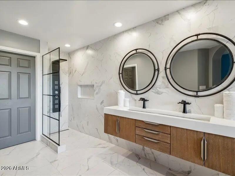 Real Estate Picture 23