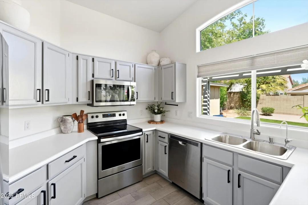 Real Estate Picture 9