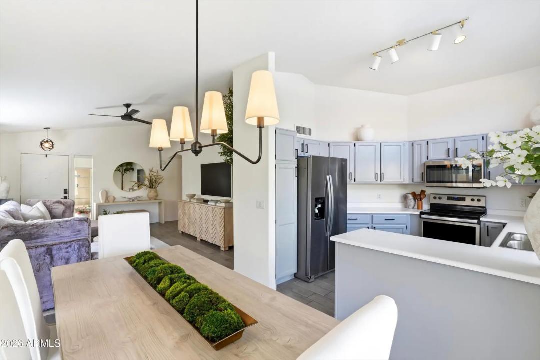 Real Estate Picture 11