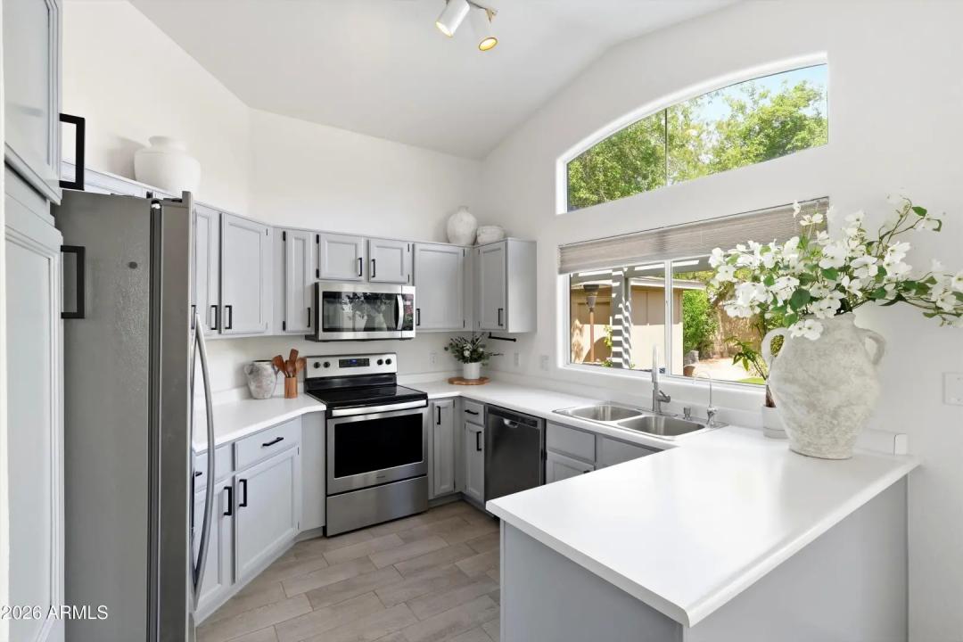 Real Estate Picture 6