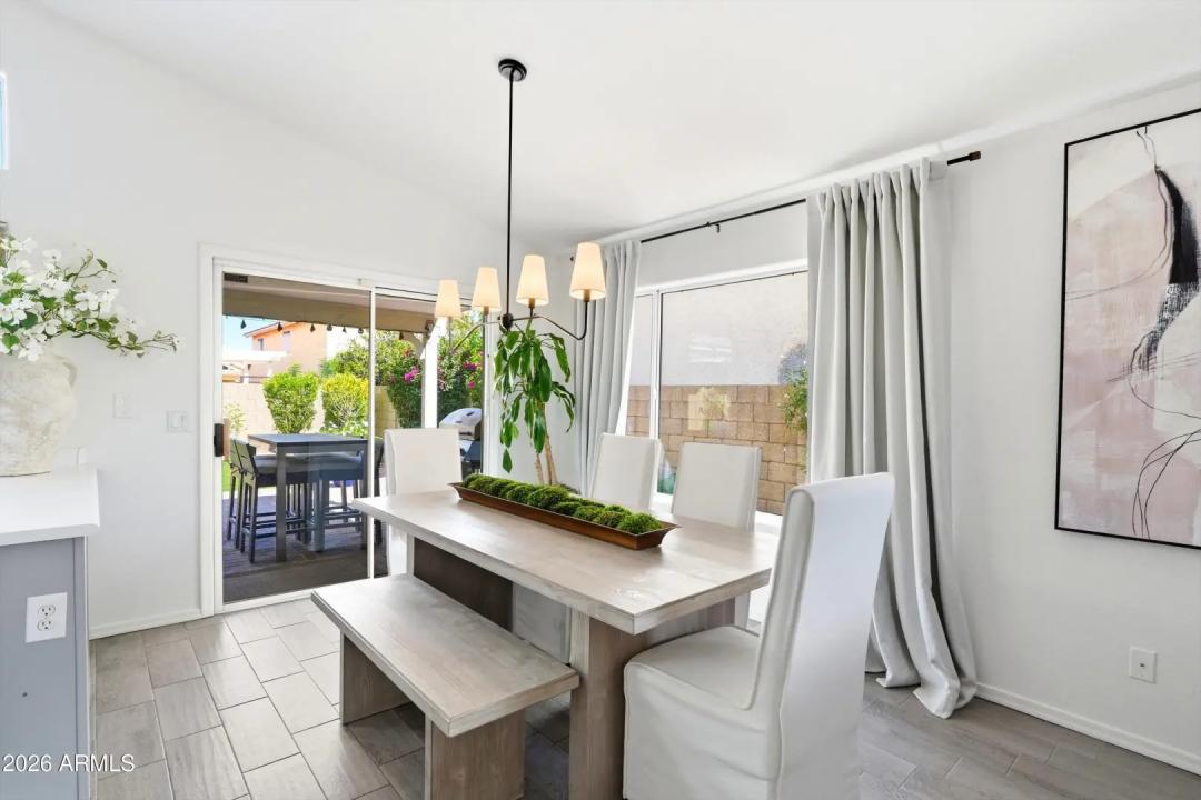 Real Estate Picture 4