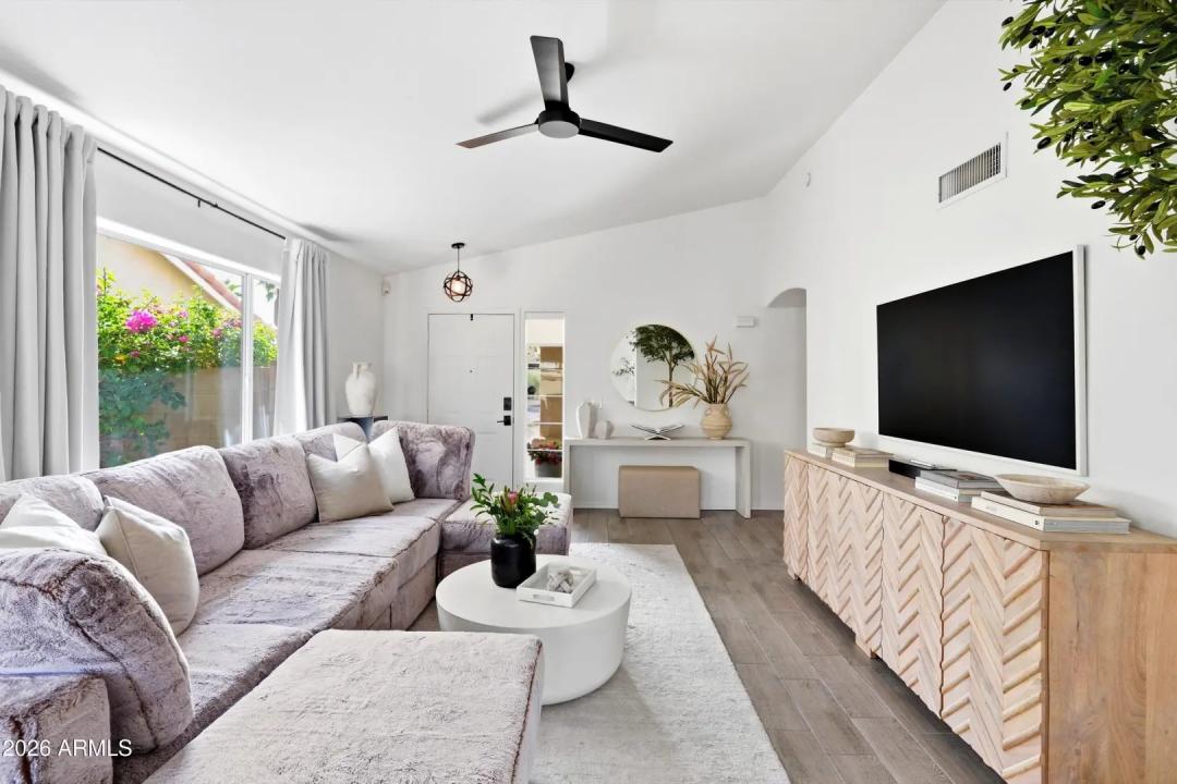 Real Estate Picture 8