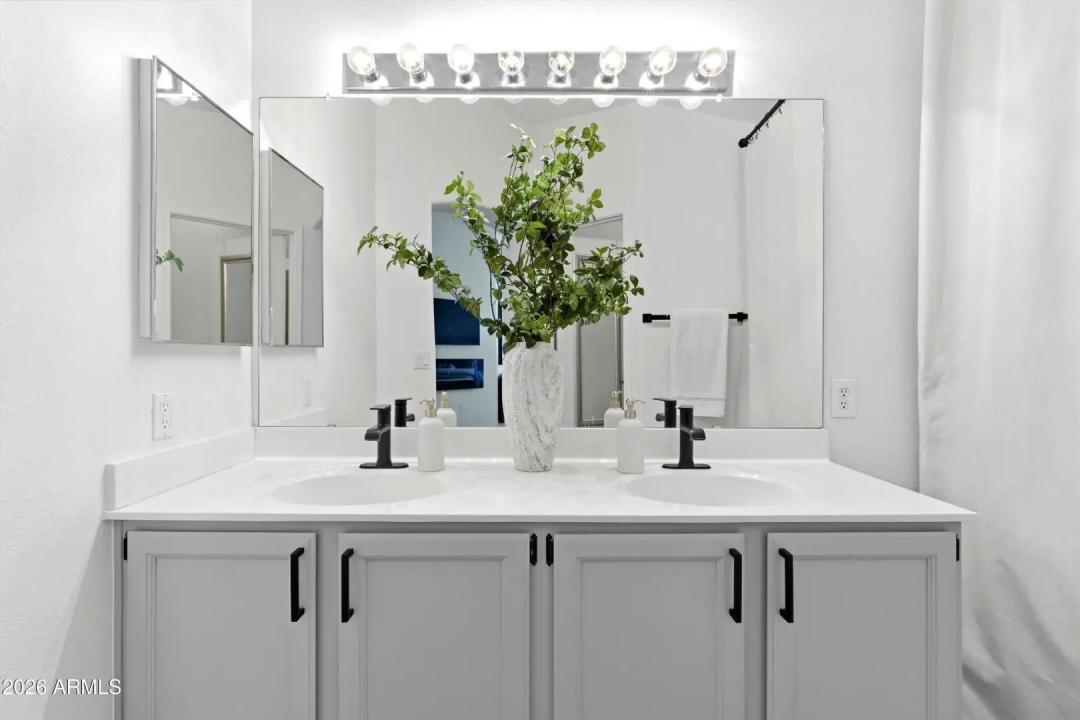 Real Estate Picture 14