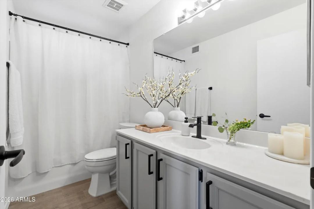 Real Estate Picture 16