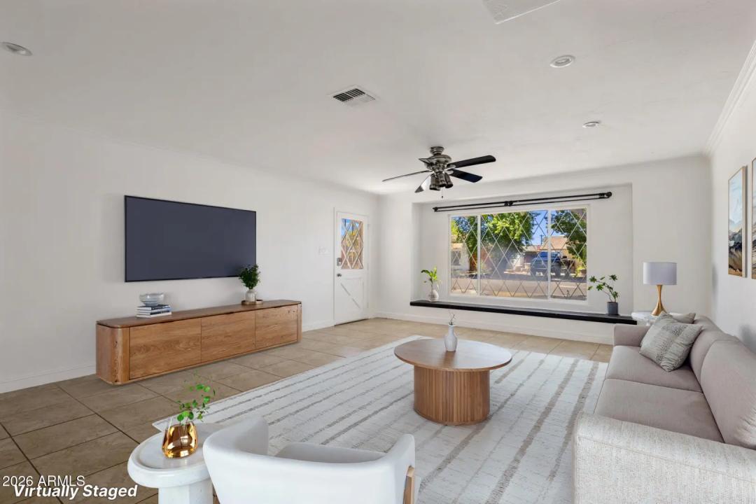 Real Estate Picture 3