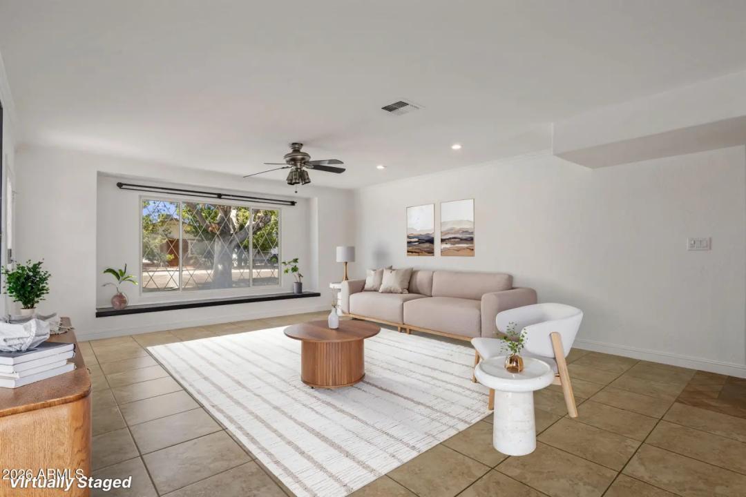 Real Estate Picture 4